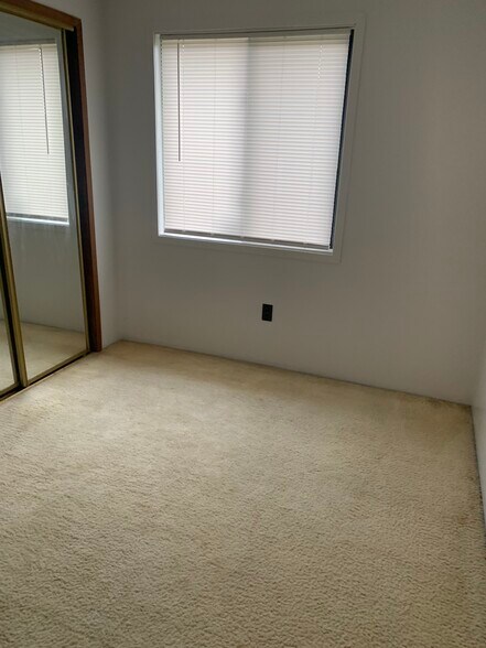 Bedroom - 6105 Dacola Shores Rd