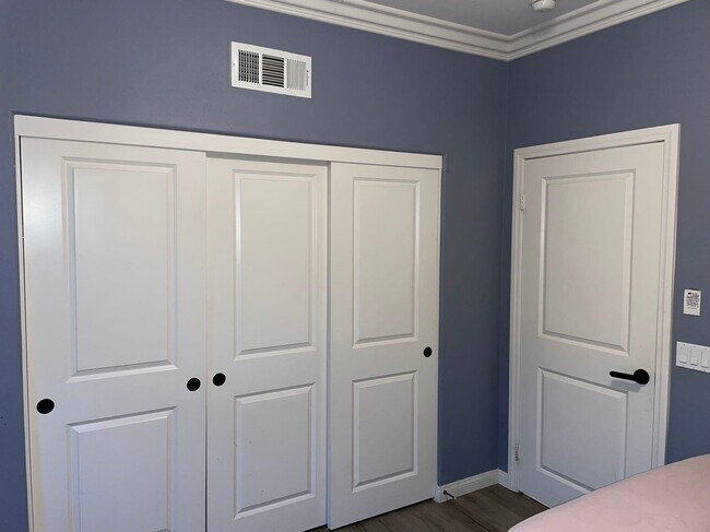 Building Photo - 71 Pathway