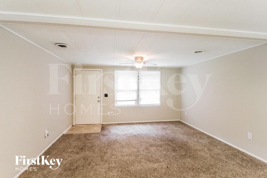 Building Photo - 1052 Adrian Cir SW