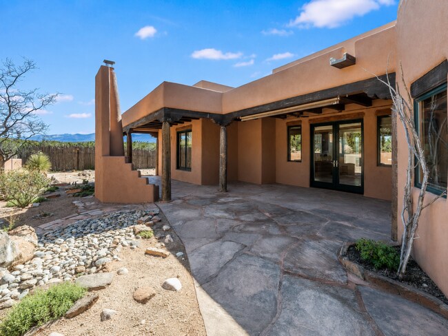 Building Photo - 61 Paseo Del Antilope