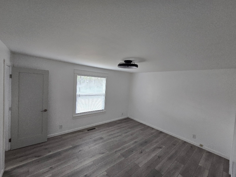 Building Photo - 6095 McLeod Ln NE
