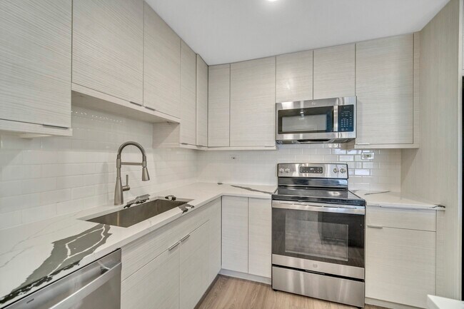 Building Photo - 350 Plum Creek Dr