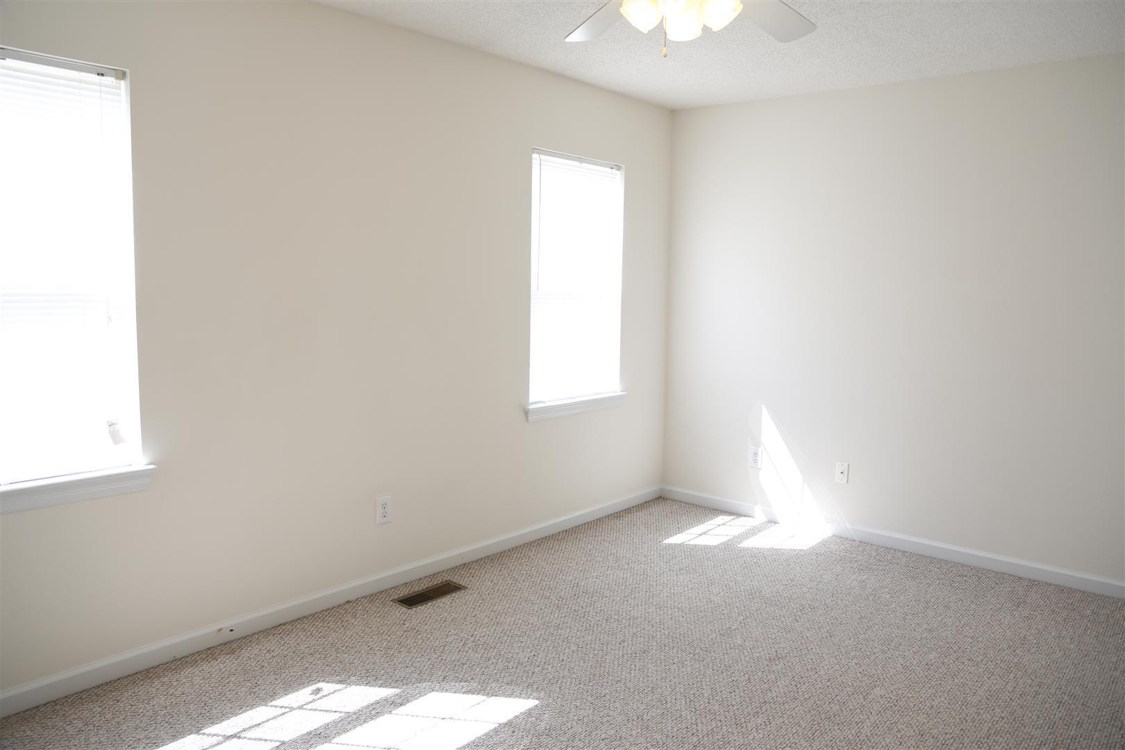 Building Photo - 121 W Ivybridge Dr
