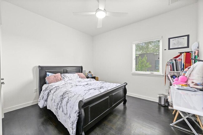 Building Photo - 1208 Woodland Ave