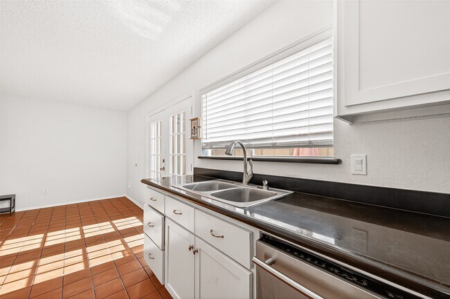Building Photo - 11677 Village Pl Dr