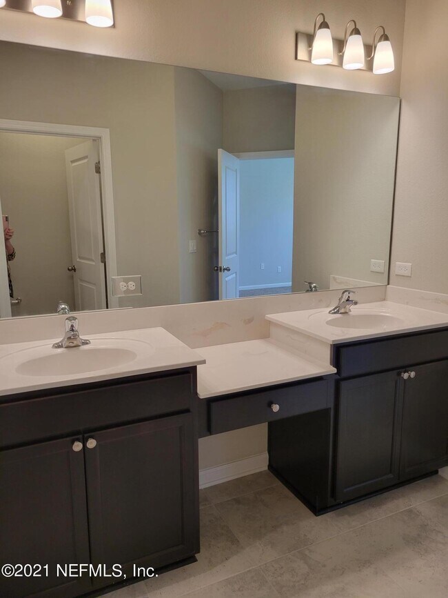 Building Photo - 334 Pine Bluff Dr