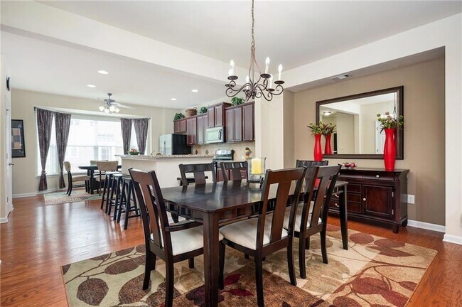 Building Photo - 4306 Laurel Creek Ct SE