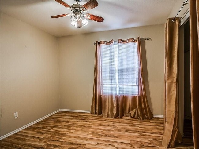 Building Photo - 5713 SE 85th St