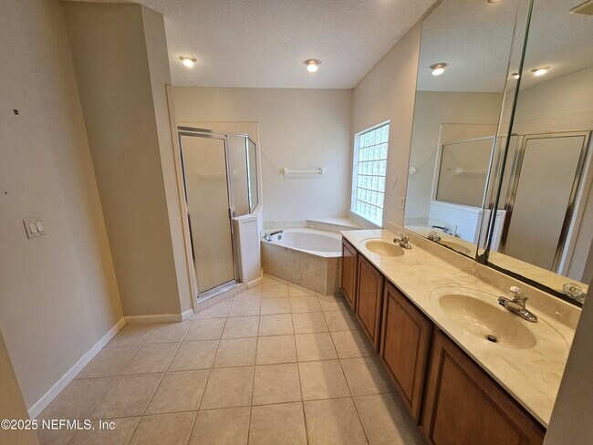 Building Photo - 1708 Dartmoor Ln