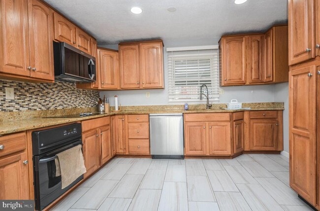 Building Photo - 9801 Belhaven Rd