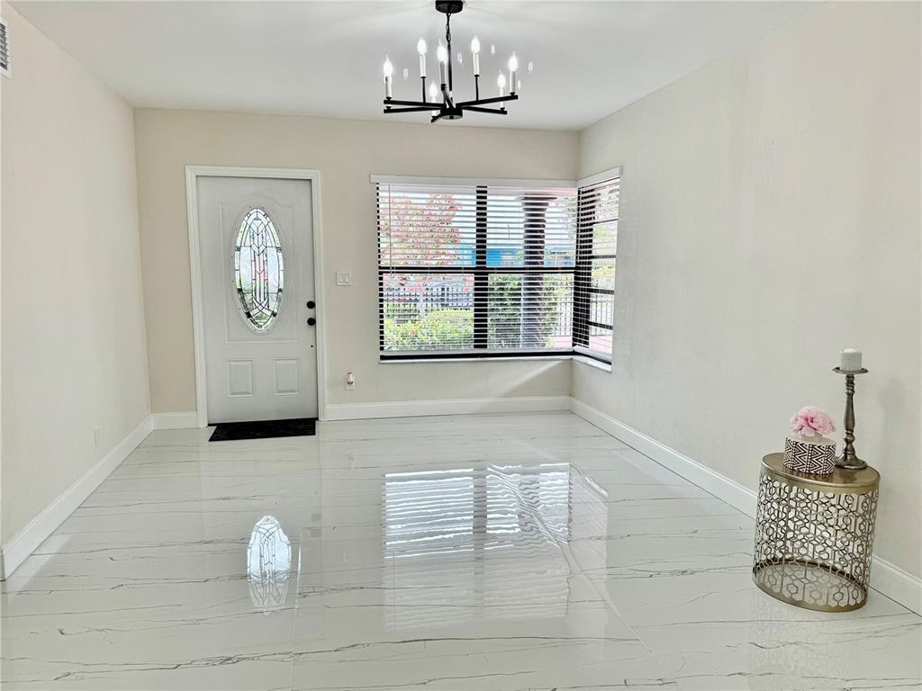 Building Photo - 1783 Lauderdale Manor Dr