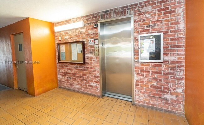 Building Photo - 1850 NE 169th St