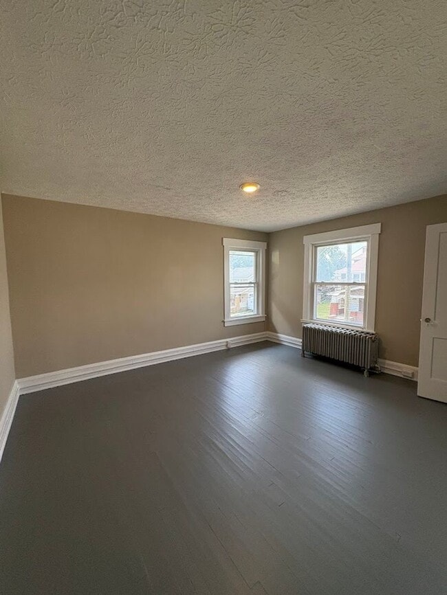 Building Photo - Four bedroom one bathroom home for rent