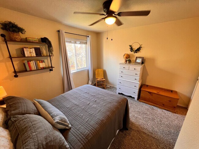 Building Photo - 4412 Ingleside Dr SE