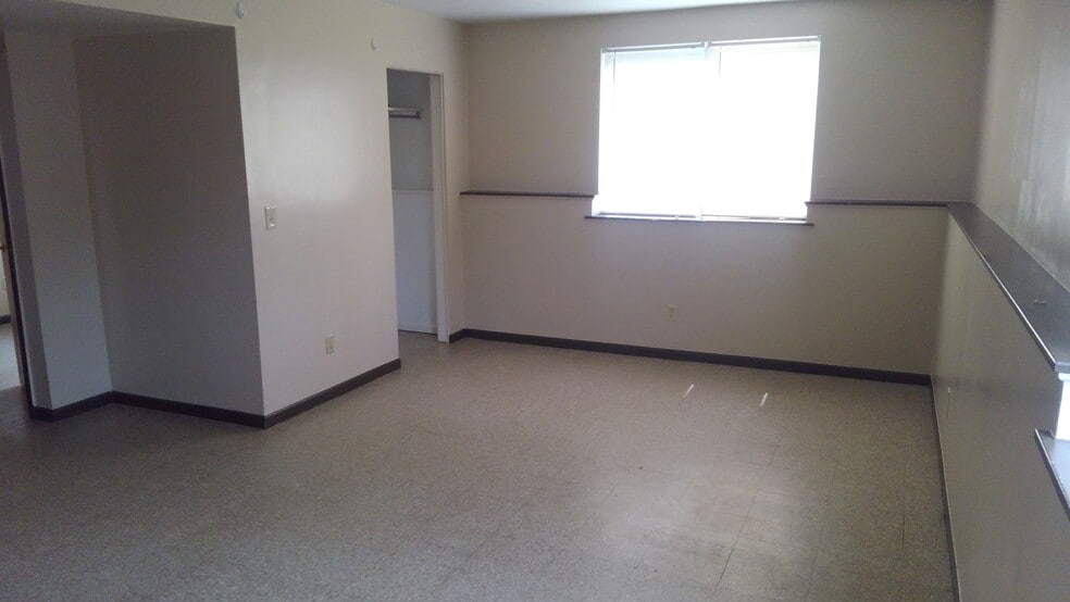Lower living room - 1318 Albert Ave