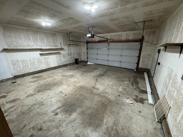 Building Photo - 915 Dee Ct