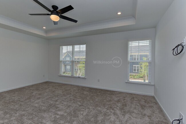 Building Photo - Beautiful 3BD/2.5BTH Townhouse with Commun...