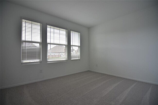 Building Photo - 373 Keefer