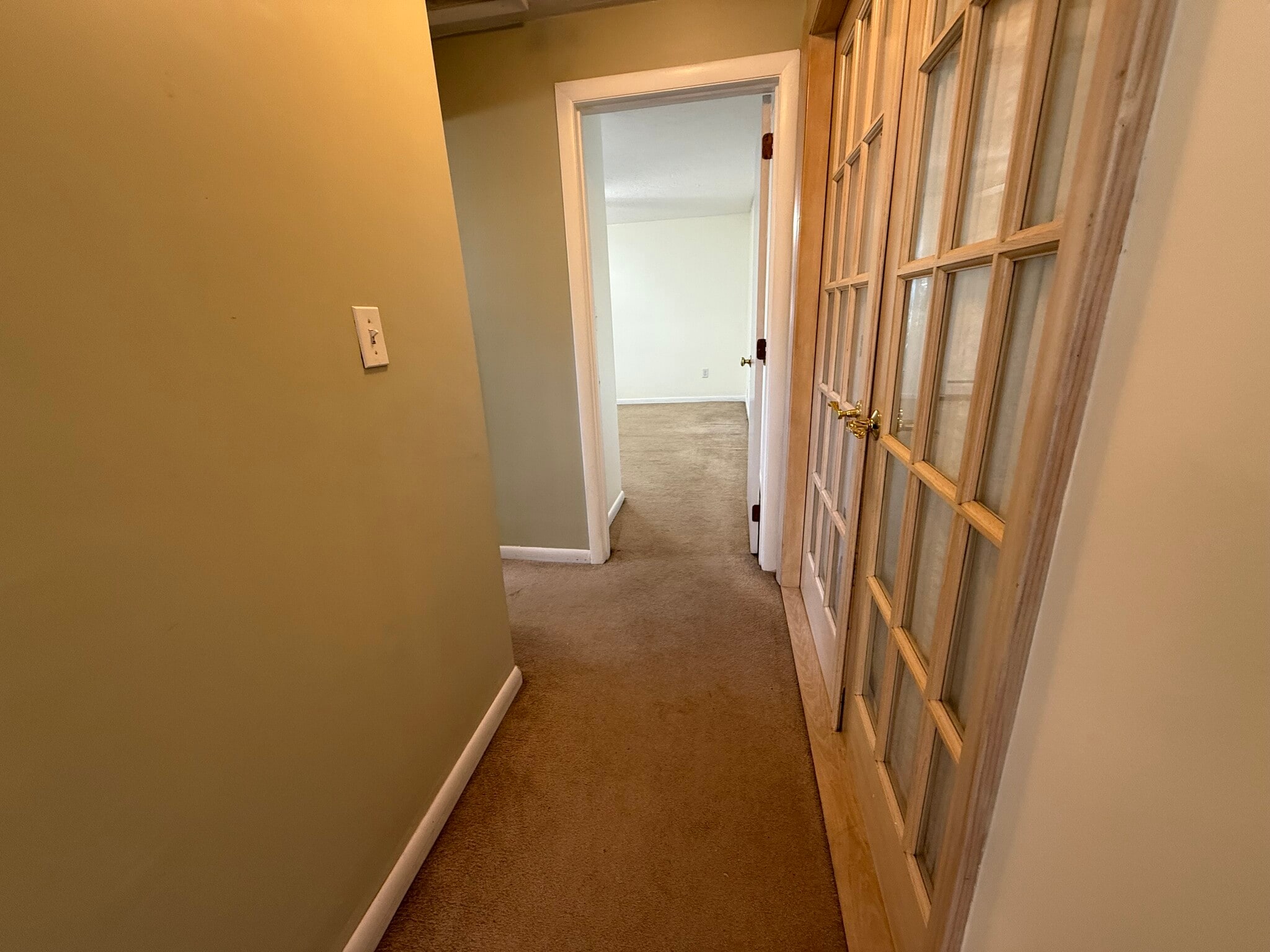 Hallway to bathroom and bedroom - 5 Norton Way
