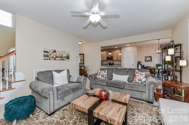 Building Photo - 10645 Castlehill Dr