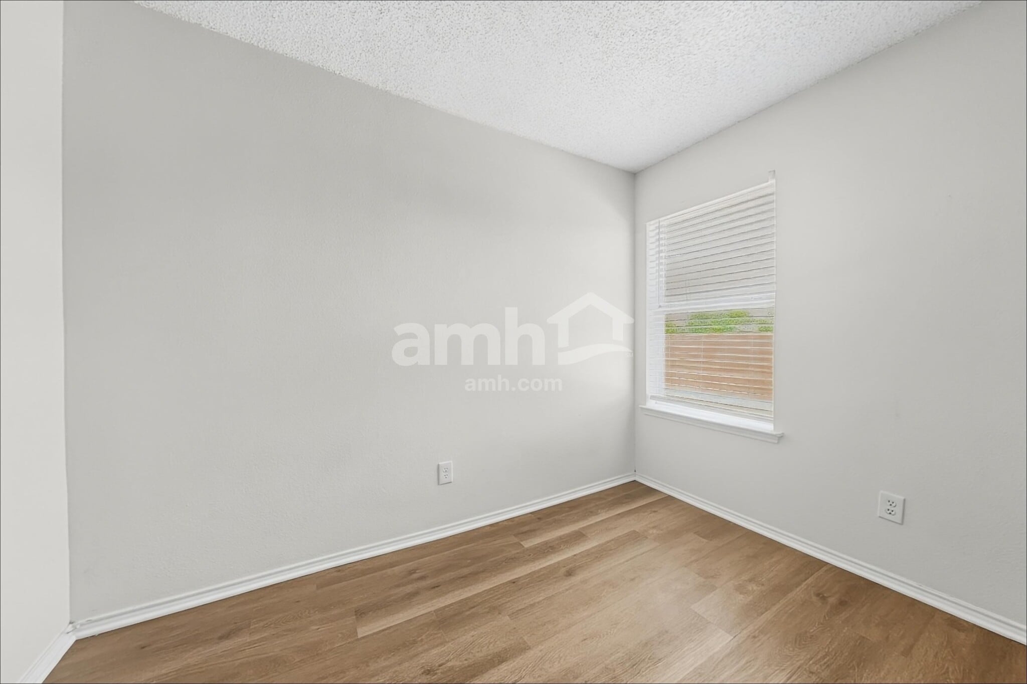 Building Photo - 413 Bretts Way