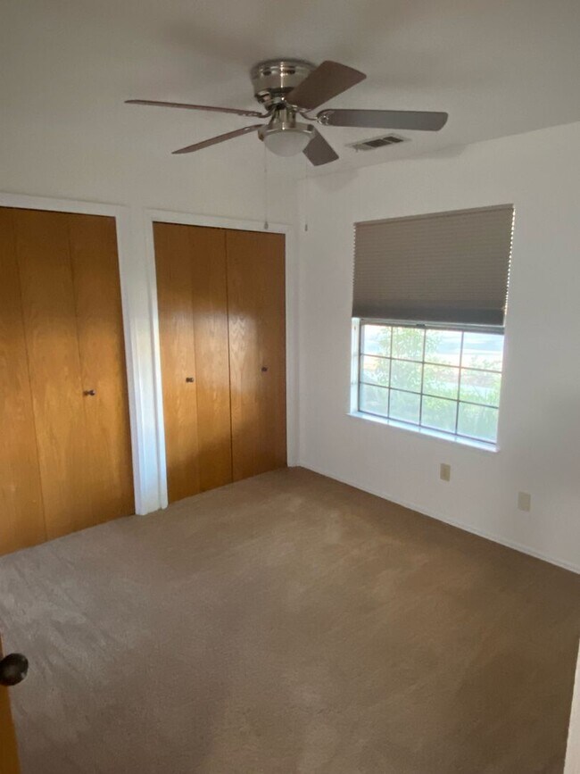 Building Photo - 407 Hoover Ave