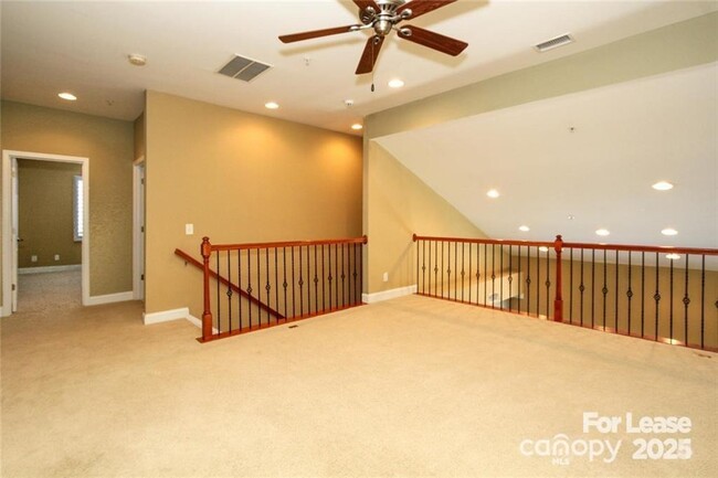 Building Photo - 405 Halyard Ln