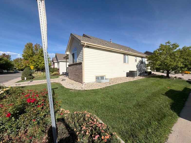 Building Photo - 2215 W 45th St