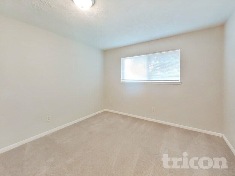 Building Photo - 12027 Arrowhead Glen Dr