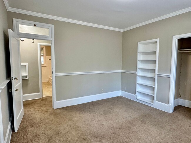 Building Photo - Charming 5-Bedroom Home with In-Law Suite ...