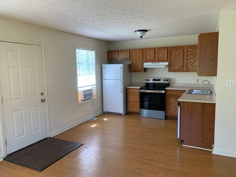 Building Photo - 1065 Brandy Ln