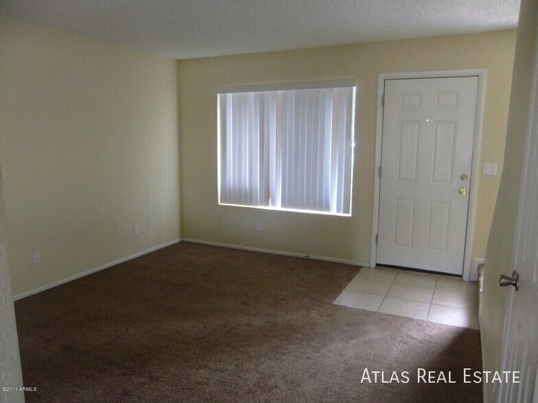 Building Photo - 4828 W Orangewood Ave