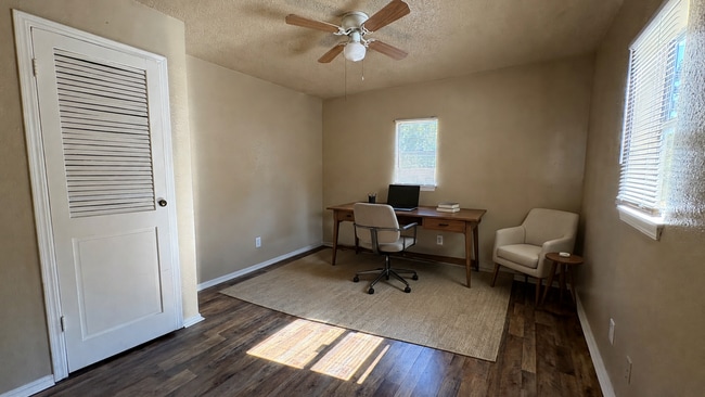 Building Photo - 3932 Mallard Dr