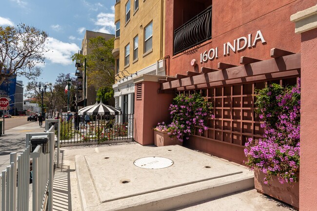 Building Photo - 1601 India St