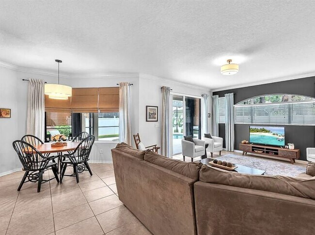 Building Photo - 5/3.5 Pool Home, Cul-de-Sac, large militar...