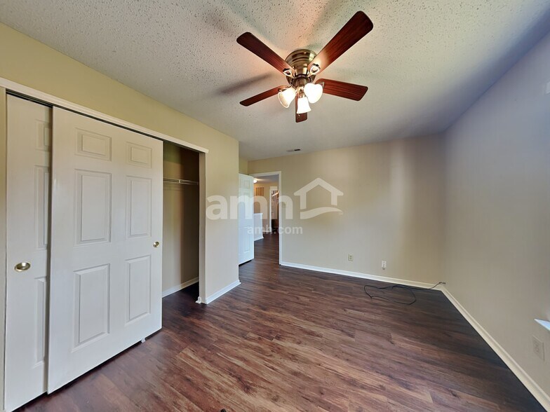 Building Photo - 6503 W Philadelphia Dr