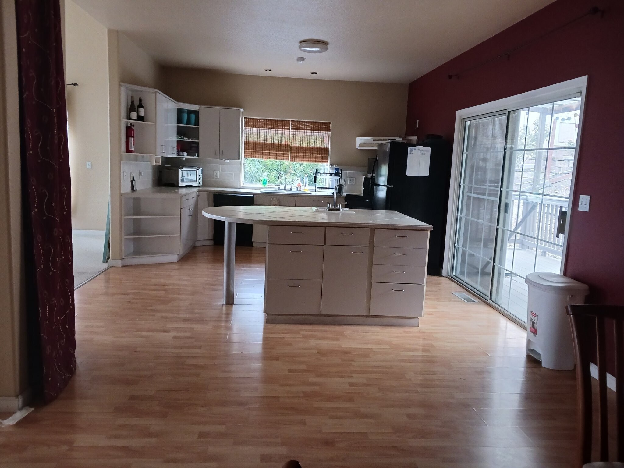 Building Photo - 10072 Roseview Dr