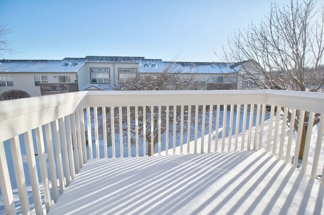 Building Photo - 2427 Sheehan Dr