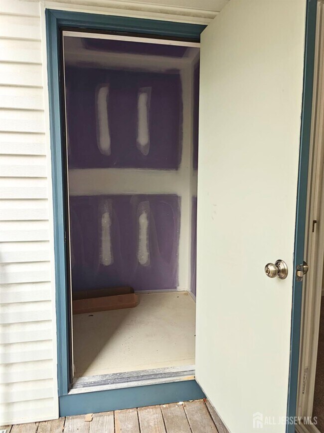 Building Photo - 1221 Waterford Dr