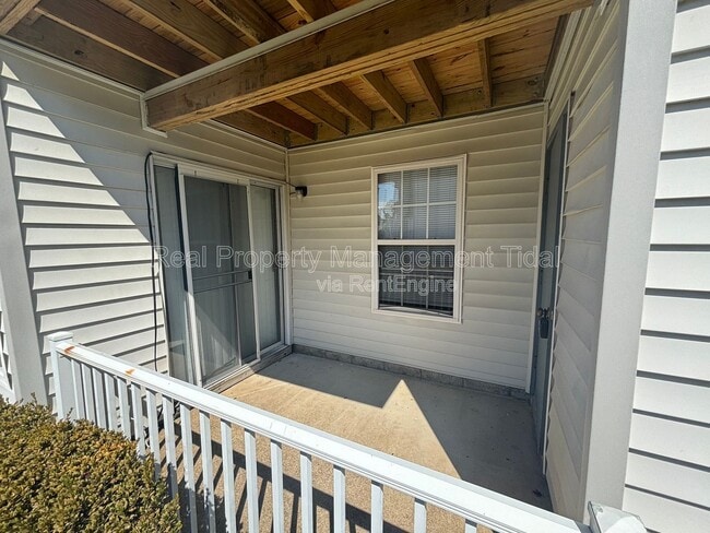 Building Photo - 513 Summit Ct