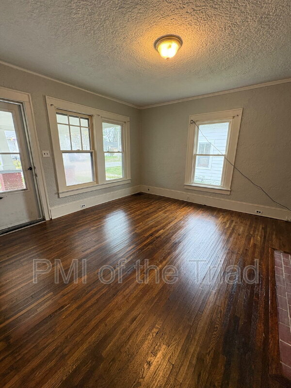 Building Photo - 1110 Adams St