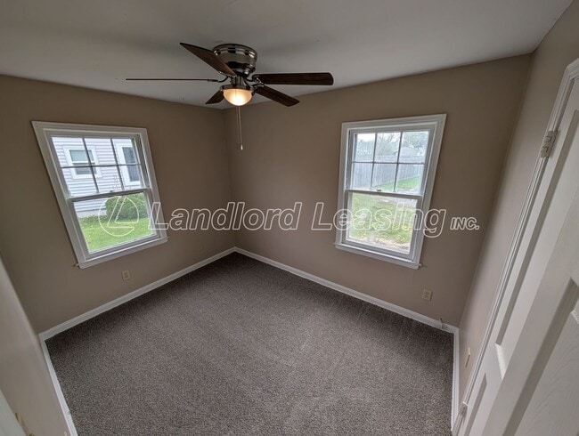 Building Photo - Nice 3 bedroom bungalow with full basement and garage.
