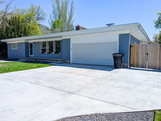 Building Photo - 1658 E 1500 N