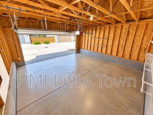 Building Photo - 9785 Dunning Cir