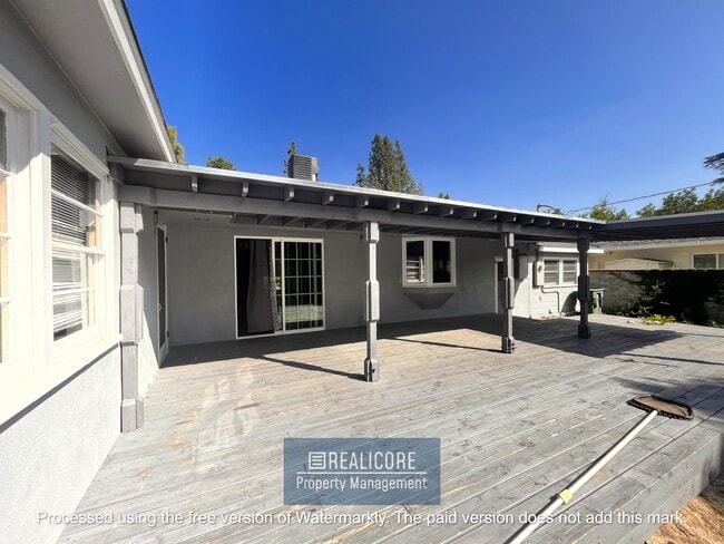 Building Photo - 3220 Parkside Dr