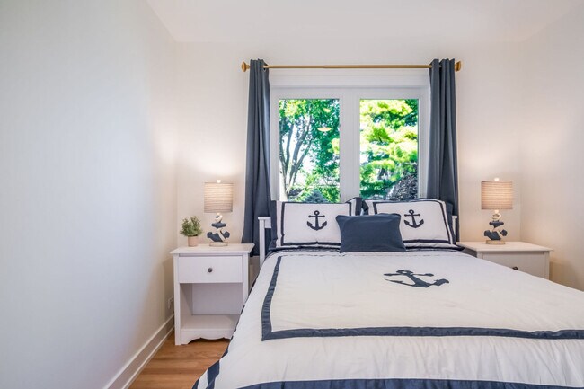 Building Photo - 184 Grand Ave