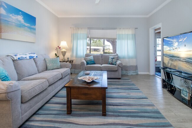 Building Photo - Fully Furnished - 2 bed 2 Bath villa - South Sarasota