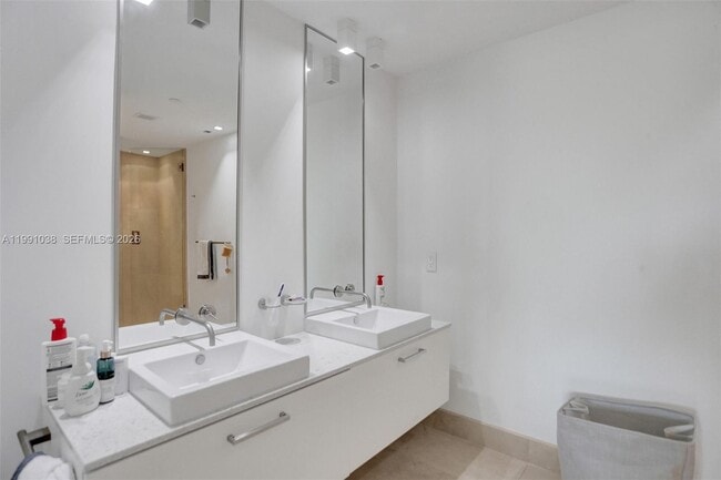 Building Photo - 3535 Hiawatha Ave