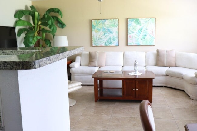 Building Photo - 1 Valencia A