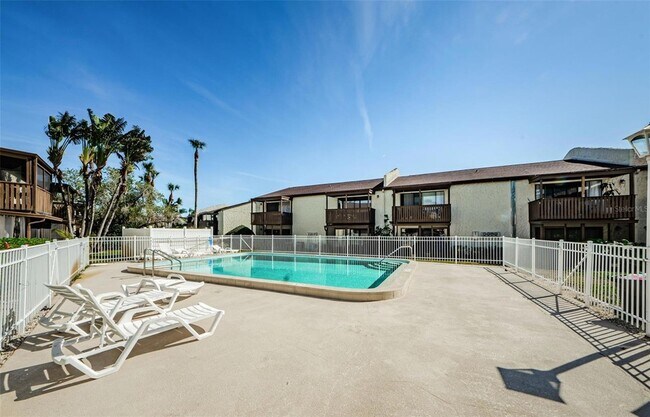 Building Photo - 722 116th Ave N